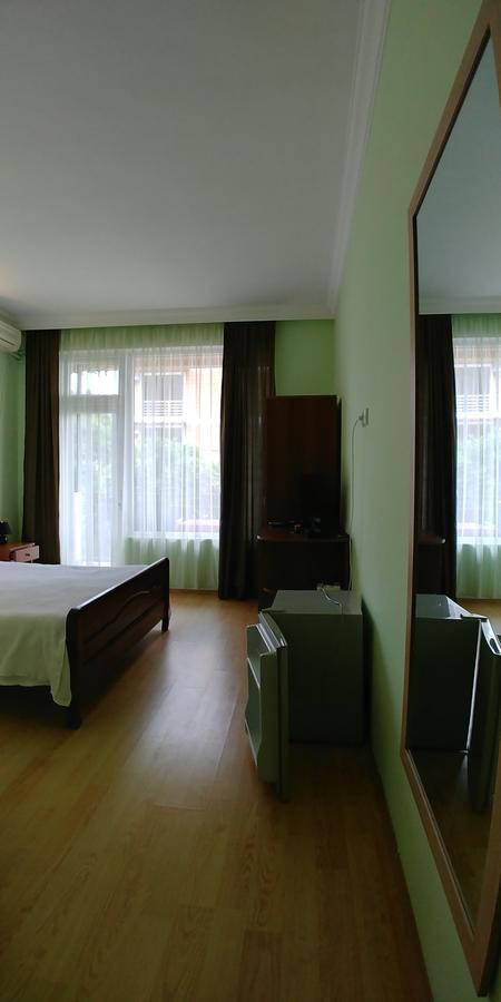 Green Hotel Kvariati Buitenkant foto